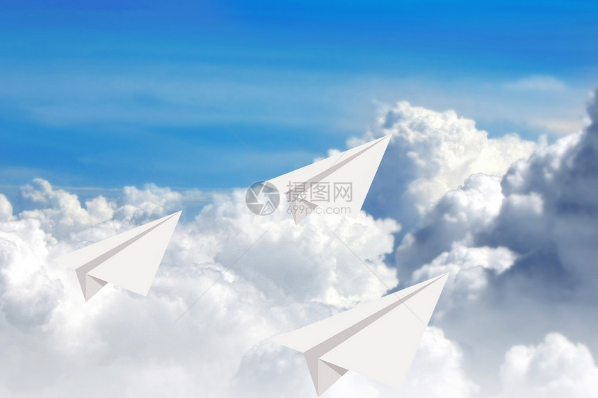 天空的纸飞机图片