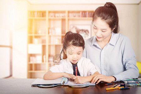 老师教学生画画学习辅导学生画画设计图片