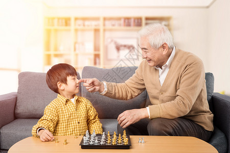 爷爷小孩祖孙玩象棋设计图片