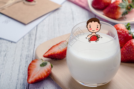 坐着草莓的男孩牛奶里泡澡的男孩插画