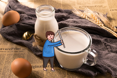 创意鸡蛋搅拌牛奶的男孩插画