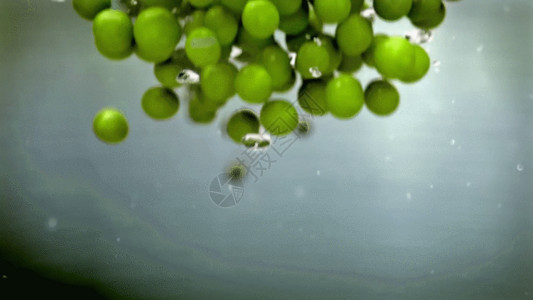 水果美食背景水果落水GIF高清图片