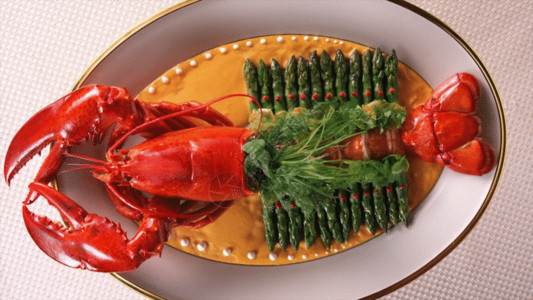 大背景展示龙虾美食GIF高清图片
