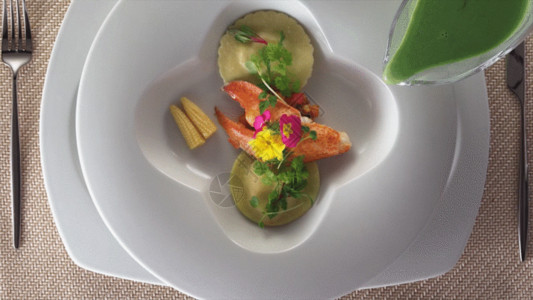 大棚里的蔬菜沙拉制作GIF高清图片