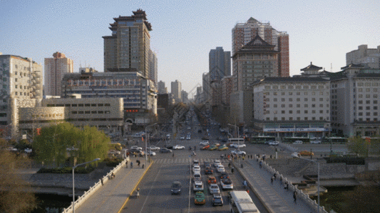 城市车辆穿梭GIF图片