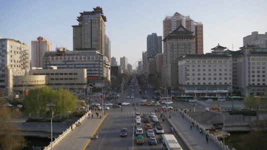 大街人流城市车辆穿梭GIF高清图片