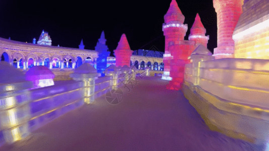 巨大的哈尔滨冰雕展GIF高清图片