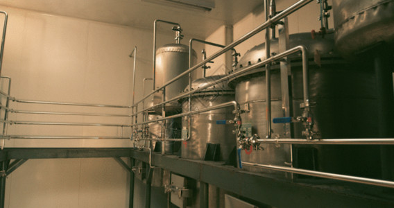 纯水设备蒸馏发酵车间GIF高清图片