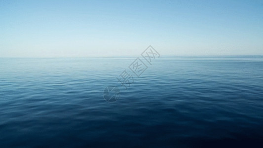 俯拍海洋浩瀚的海面GIF高清图片