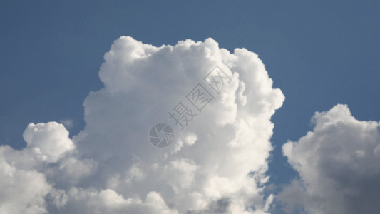 与小云彩蓝天乌云密布GIF高清图片