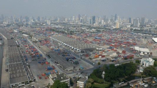航拍曼谷港口集装箱港口起重机GIF图片