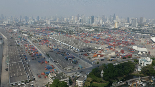 起重机吊臂航拍曼谷港口集装箱港口起重机GIF高清图片
