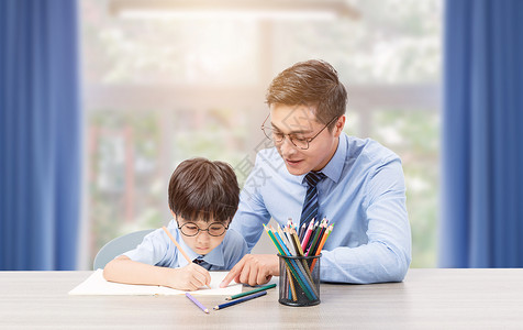 学生与家长辅导孩子做作业设计图片