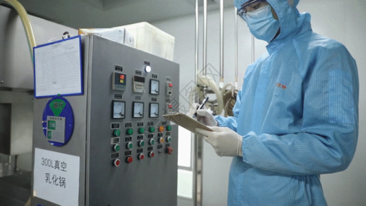 组装工厂化工厂技术人员检测设备GIF高清图片