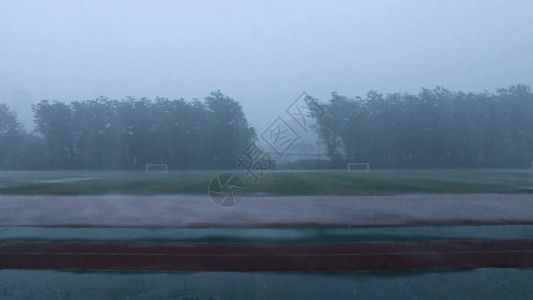 航拍学校操场操场上的暴雨GIF高清图片