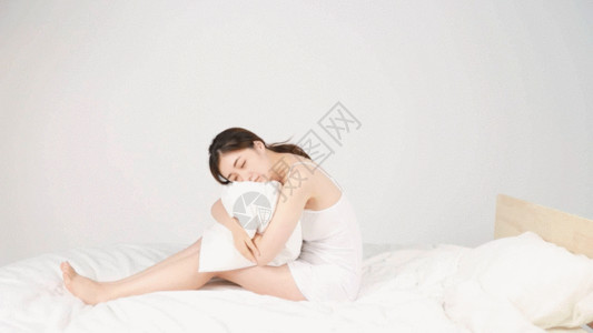 床上的女人年轻女孩赖床GIF高清图片