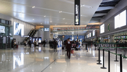 机场大厅来往旅客GIF图片