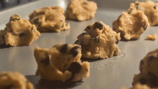 饼干制作烤箱里的曲奇饼延迟拍摄GIF高清图片