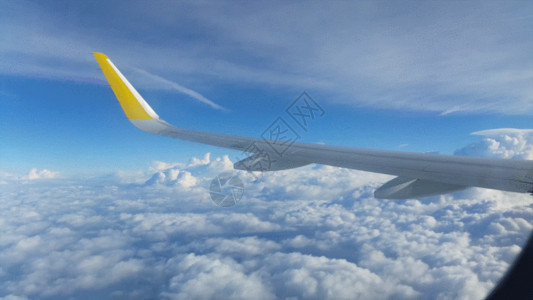 飞机窗户实拍高空云层GIF高清图片