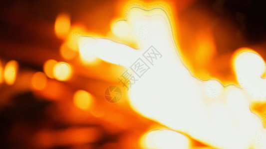 干草地堆烧火火焰实拍GIF高清图片