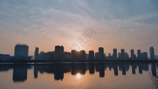 城市湖面景色GIF图片