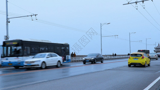 行驶的公路武汉长江大桥GIF高清图片