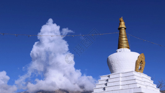 西藏拉萨布达拉宫金塔山雾延时GIF高清图片