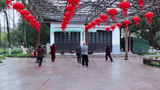 灰衣老人练太极练太极GIF高清图片