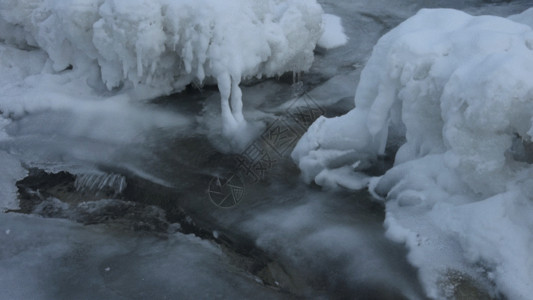 新疆天山雪峰新疆冬季天山河流GIF高清图片