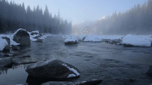 新疆喀纳斯冬季河流雪景GIF高清图片