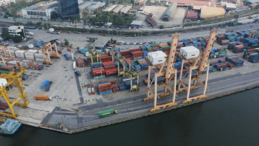 港口背景无人机航拍曼谷港口集装箱港口起重机GIF高清图片