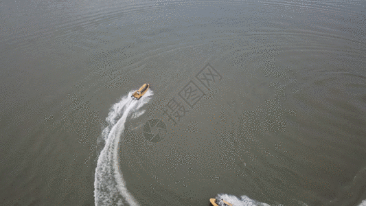 西藏尼洋河游艇航拍GIF图片