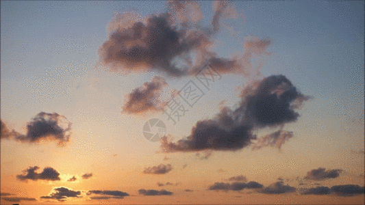 傍晚黄昏天空云朵飘动延迟拍摄GIF图片