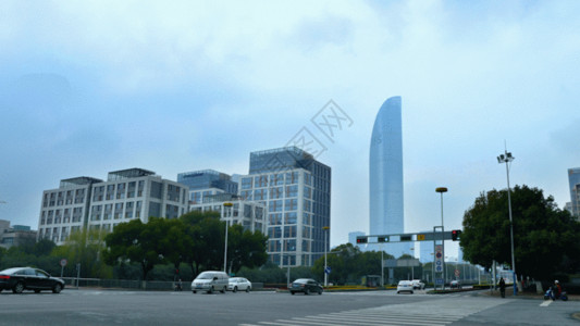 方苏州中心地标建筑延时交通GIF高清图片