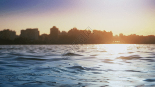 湖面轮船早晨的湖面GIF高清图片