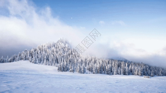 滑雪场附近雅拉雪山延迟摄影GIF高清图片