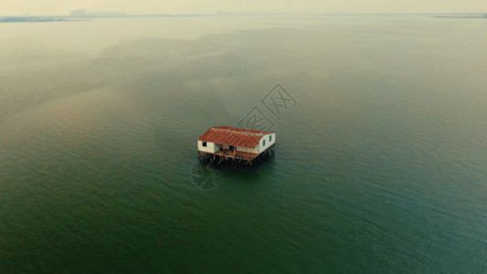湖中的观音太湖中央守护水上屋GIF高清图片