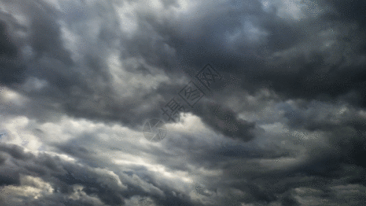 天空中乌云密布GIF图片