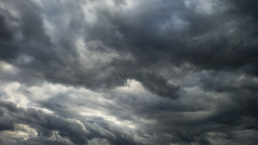 强势风暴天空中乌云密布GIF高清图片