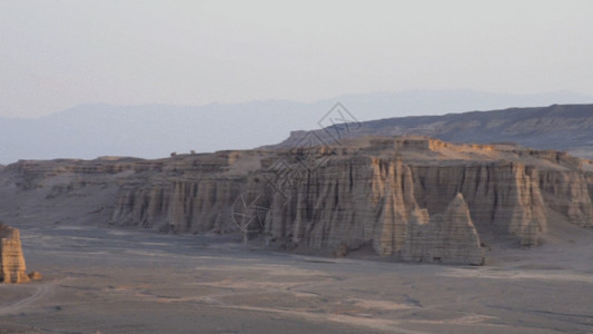 土地沙漠新疆雅丹大海道日出美景GIF高清图片