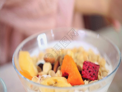 坚果收集酸奶零食 GIF高清图片