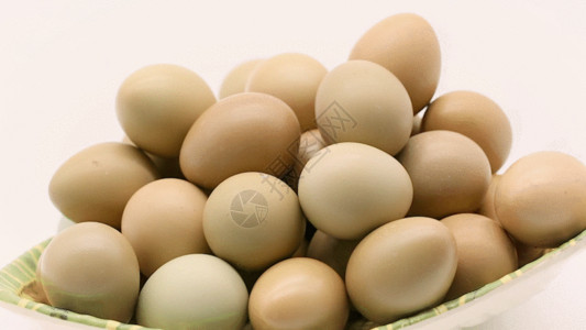 鸟巢里的蛋多角度拍摄实拍鸡蛋GIF高清图片