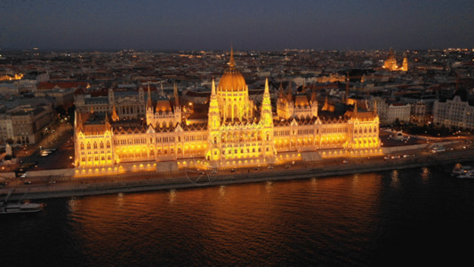 唯美欧洲航拍布达佩斯大宫殿夜景GIF高清图片