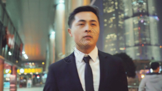 金融城市夜景商务男士办公行走GIF高清图片