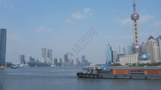 拖船上海黄浦江东方明珠下的游船GIF高清图片