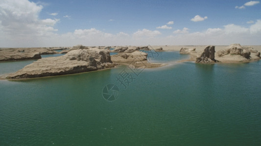 土地沙漠水上雅丹GIF高清图片