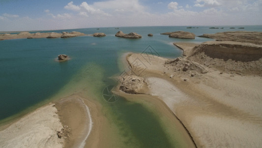 西北旅游青海甘肃交接的水上雅丹地貌风光航拍视频GIF高清图片