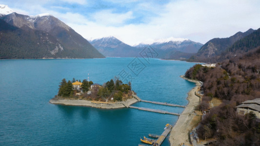 西藏民族航拍巴松措湖GIF高清图片