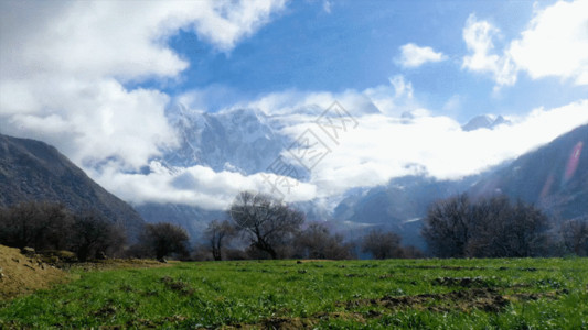 西藏的蓝天白云延时喜马拉雅山脉雪山GIF高清图片