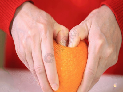 桔子汁掰丑橘 GIF高清图片